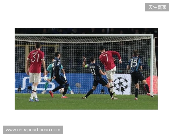 记者：因下赛季很大概率有欧冠踢，曼联想B费再至少留队1年