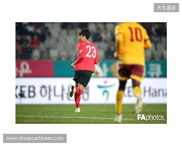 媒体人:U17国脚张伯霖接近加盟湖北星辉,玉昆也曾向球员报价 媒体人:U17国脚张伯霖接近加盟湖北星辉,玉昆也曾向球员报价