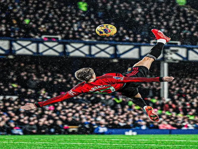 加纳乔:如今比赛很大程度上取决于边锋;罗塞尼尔很了解球员